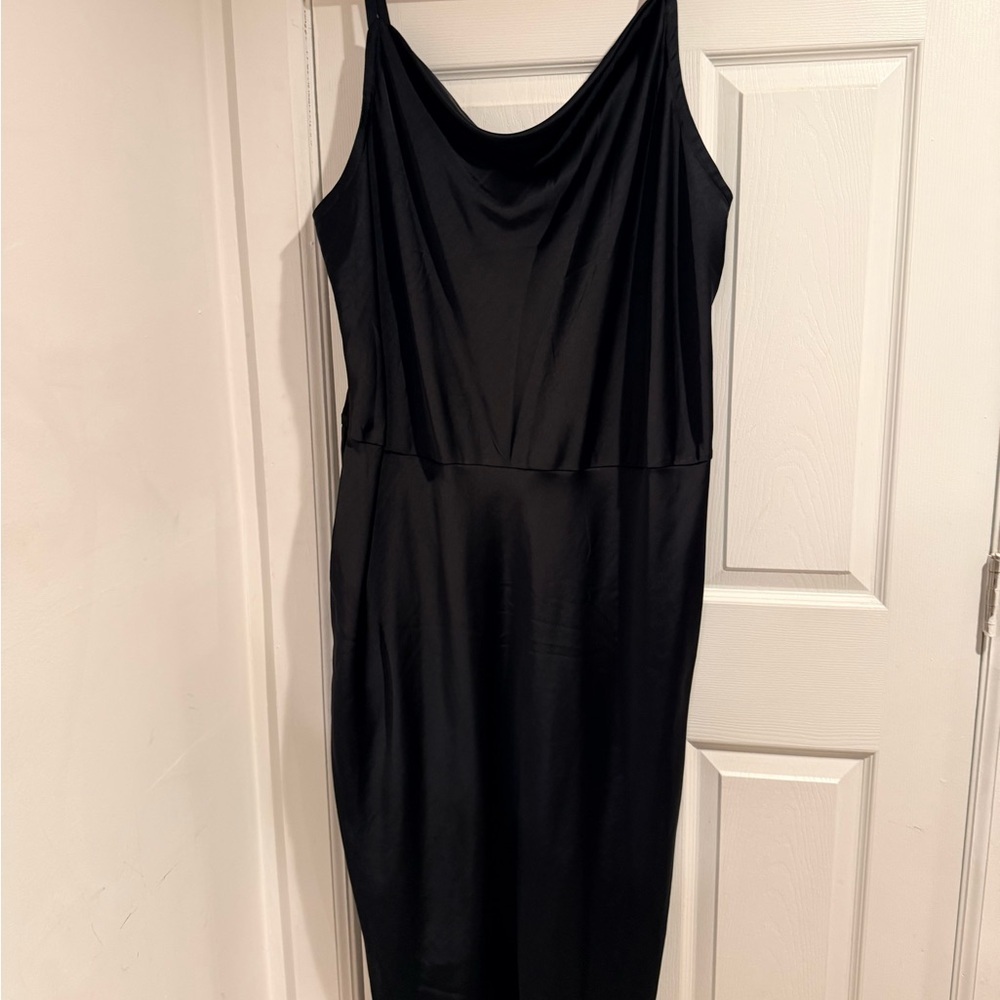 Ava & Viv Sleek Black Midi Dress - Picture 2 of 4